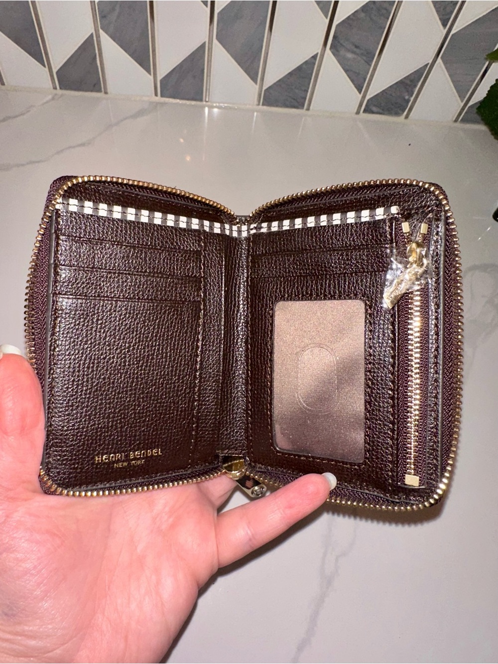 NWOT Henri Bendel West 57th Stripe Zip Around Wallet With Dustbag - Picture 4 of 6